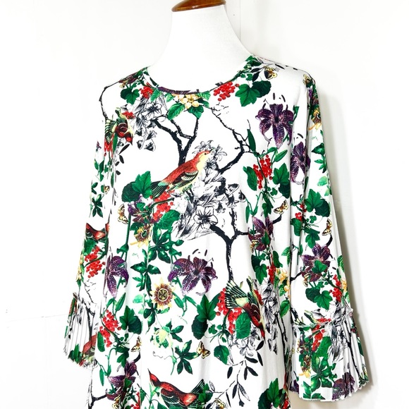 SOLD-Multiples White Floral Bird Print Top - Picture 4 of 9